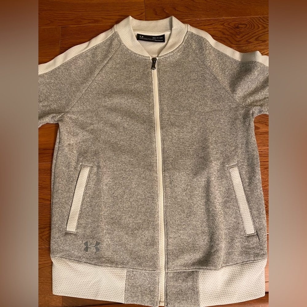 Under Armour Women’s Small zip up sweatshirt. Never worn. Smoke free home.